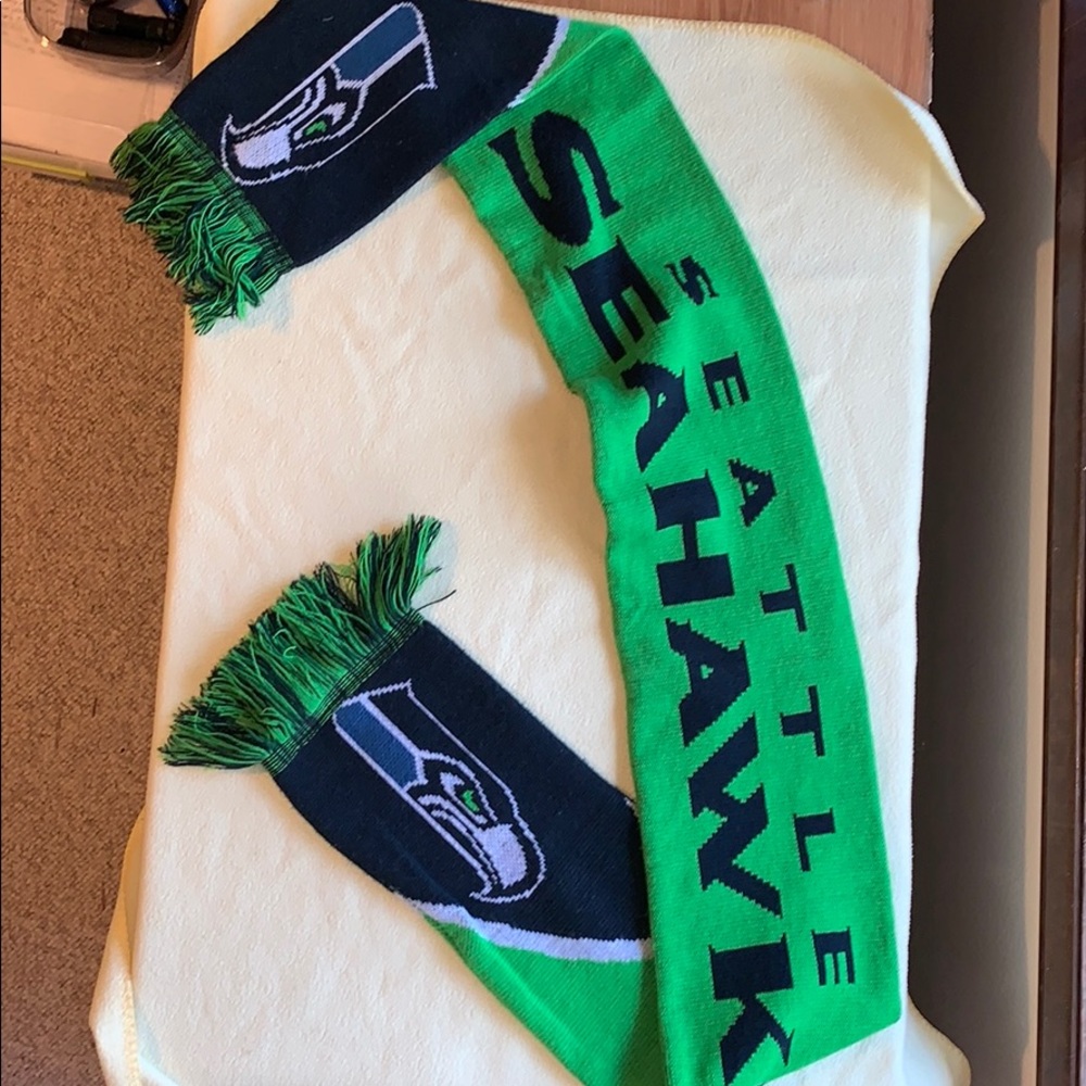 SEATTLE SEAHAWKS 12th man-scarf LIKE NEW